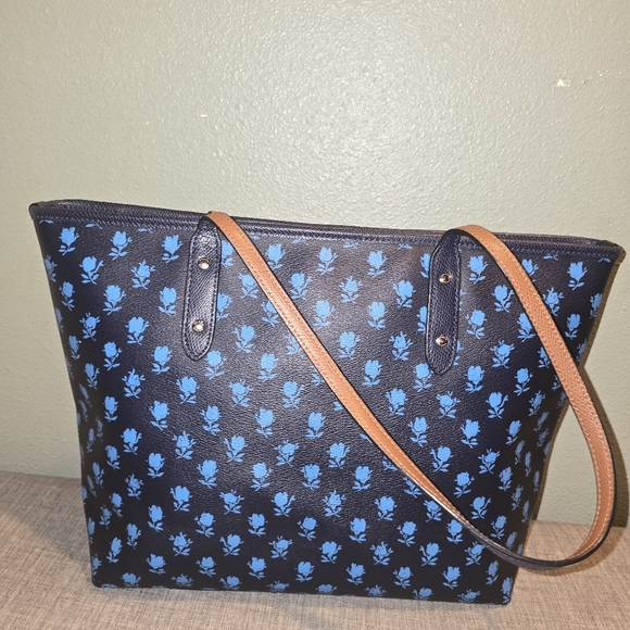 Euc Coach City Zip Top Tote in the Badlands Floral Print in midnight blue - Picture 3 of 6